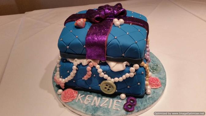 Jewellery treasure chest birthday cake